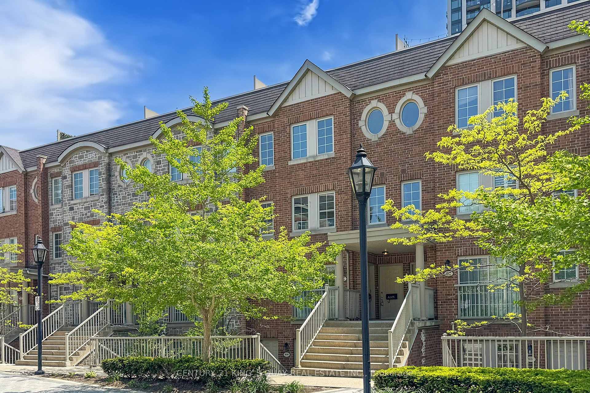 2 Bedrooms Condo at 9 Windermere, Toronto For sale