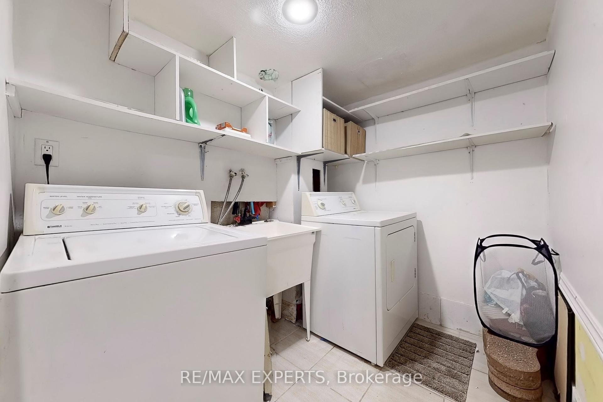 4 Bedrooms Condo at 270 Timberbank, Toronto For sale