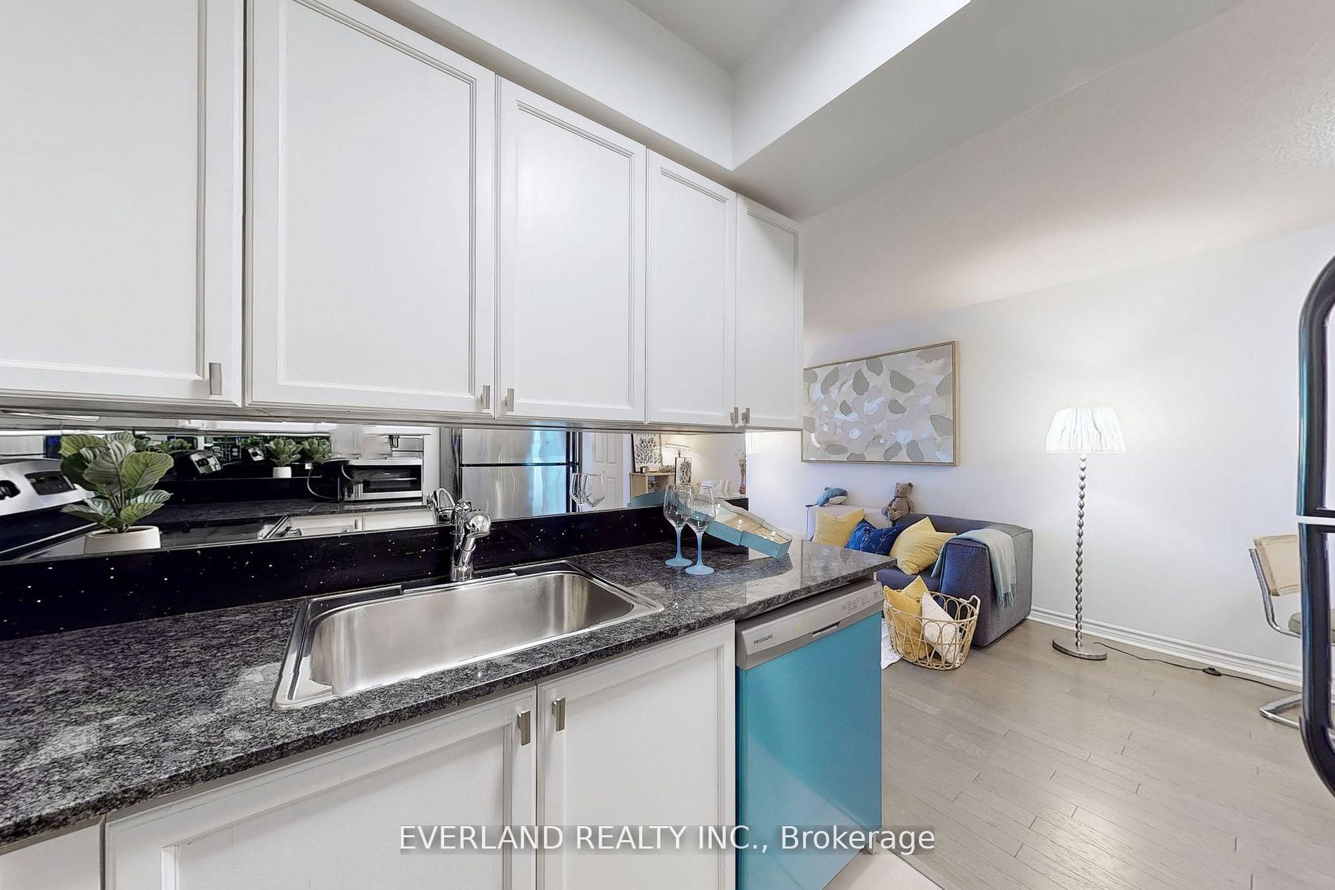2 Bedrooms Condo at 1 Rean, Toronto For sale