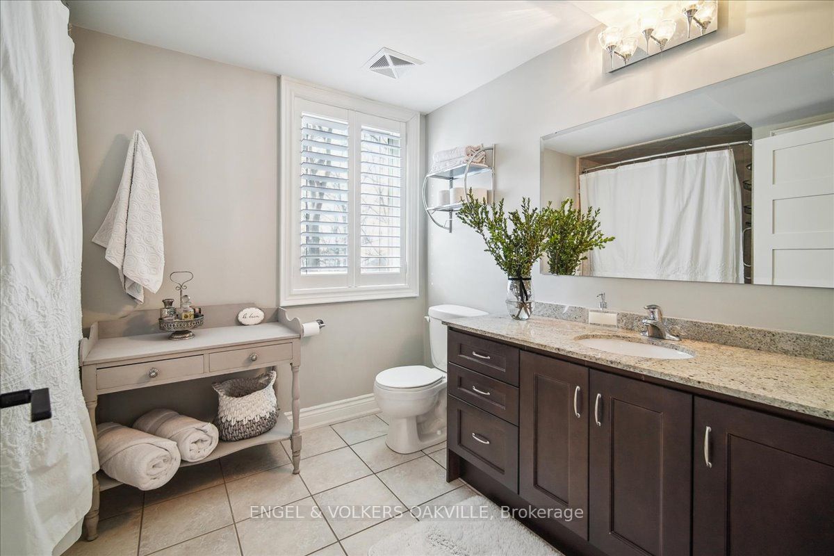 390 Upper Middle Road E, #306