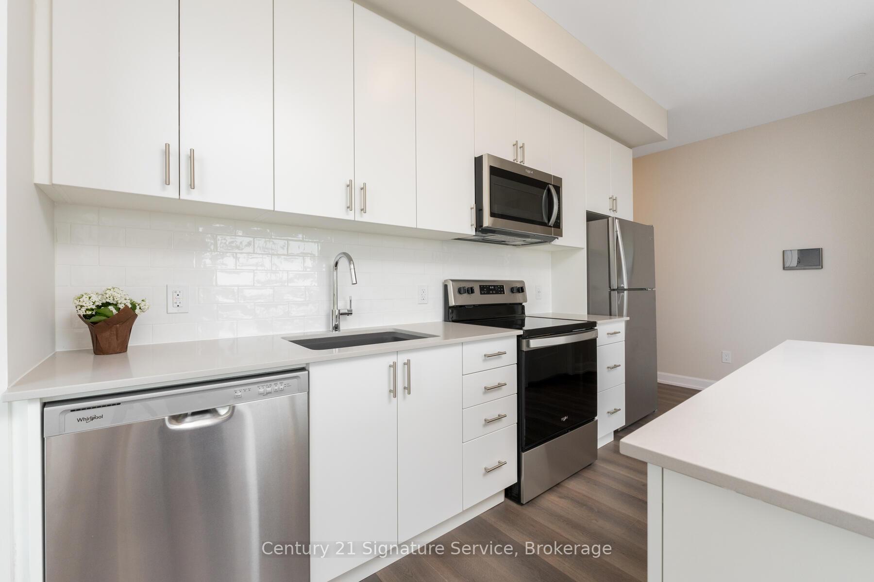 2 Bedrooms Condo at 3220 William Coltson, Oakville For sale
