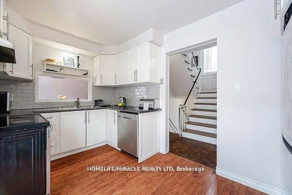 4 Bedrooms Condo at 7080 Copenhagen, Mississauga For sale