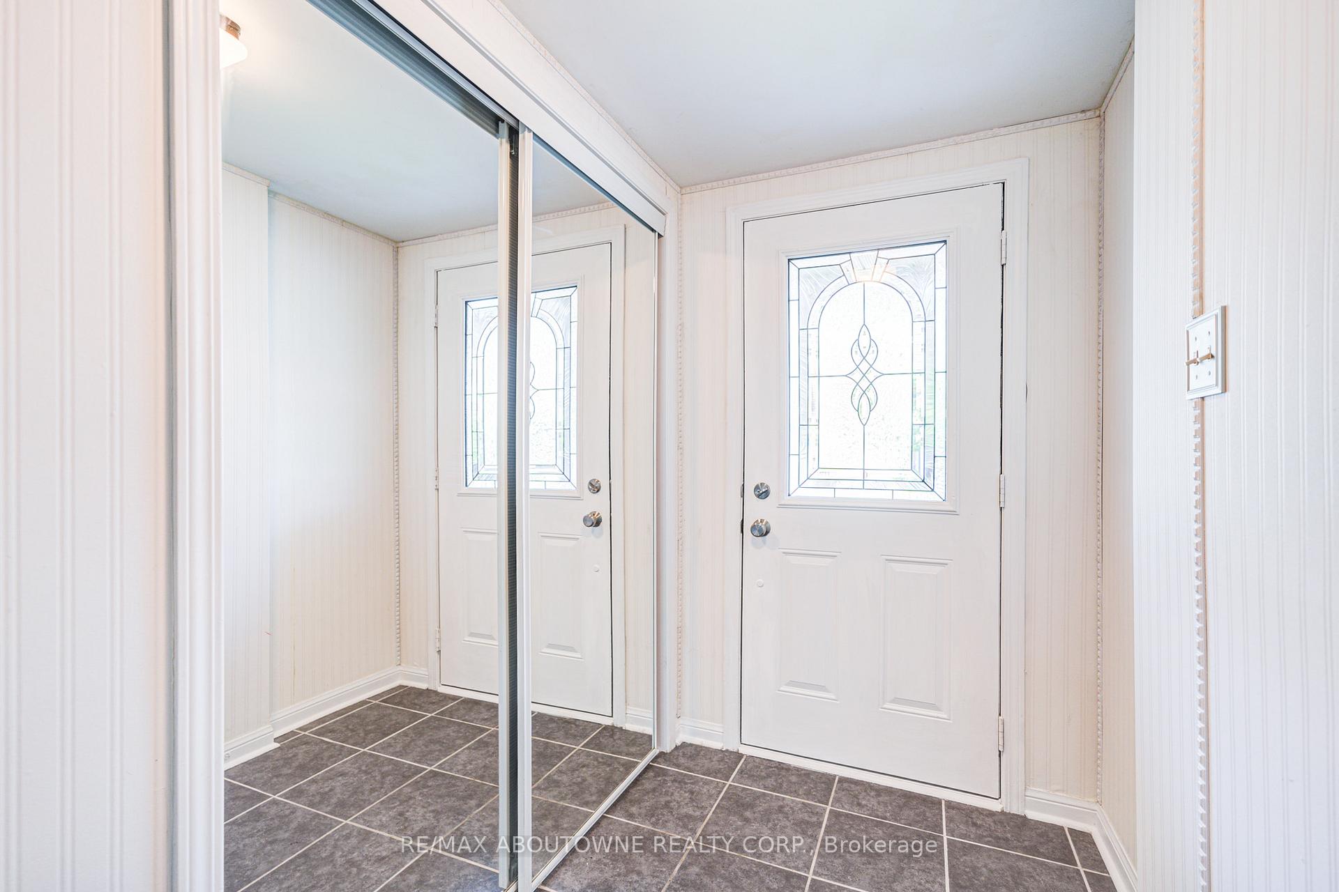 3 Bedrooms Condo at 470 Beach, Hamilton For sale