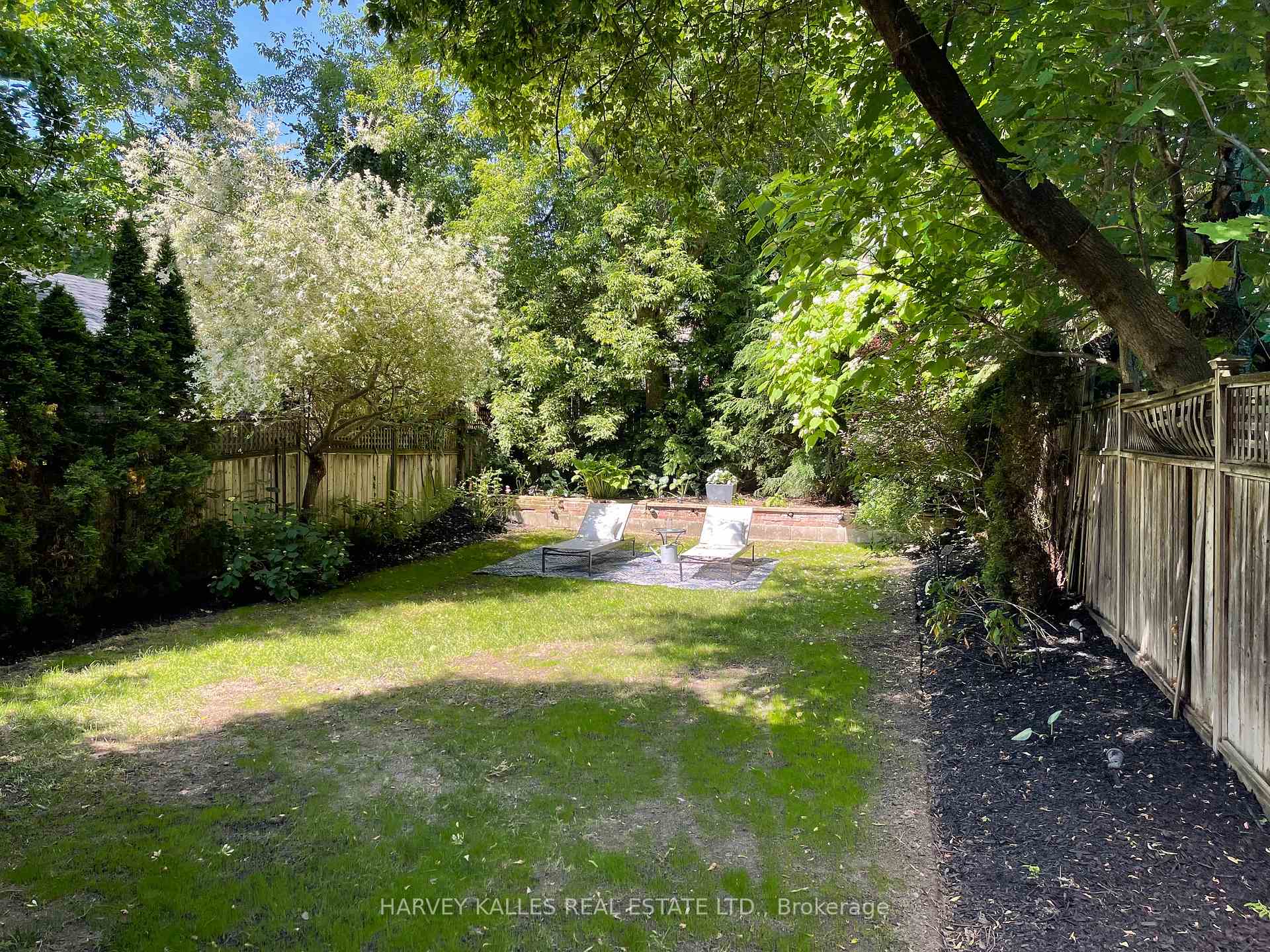 8 Edgewood Crescent