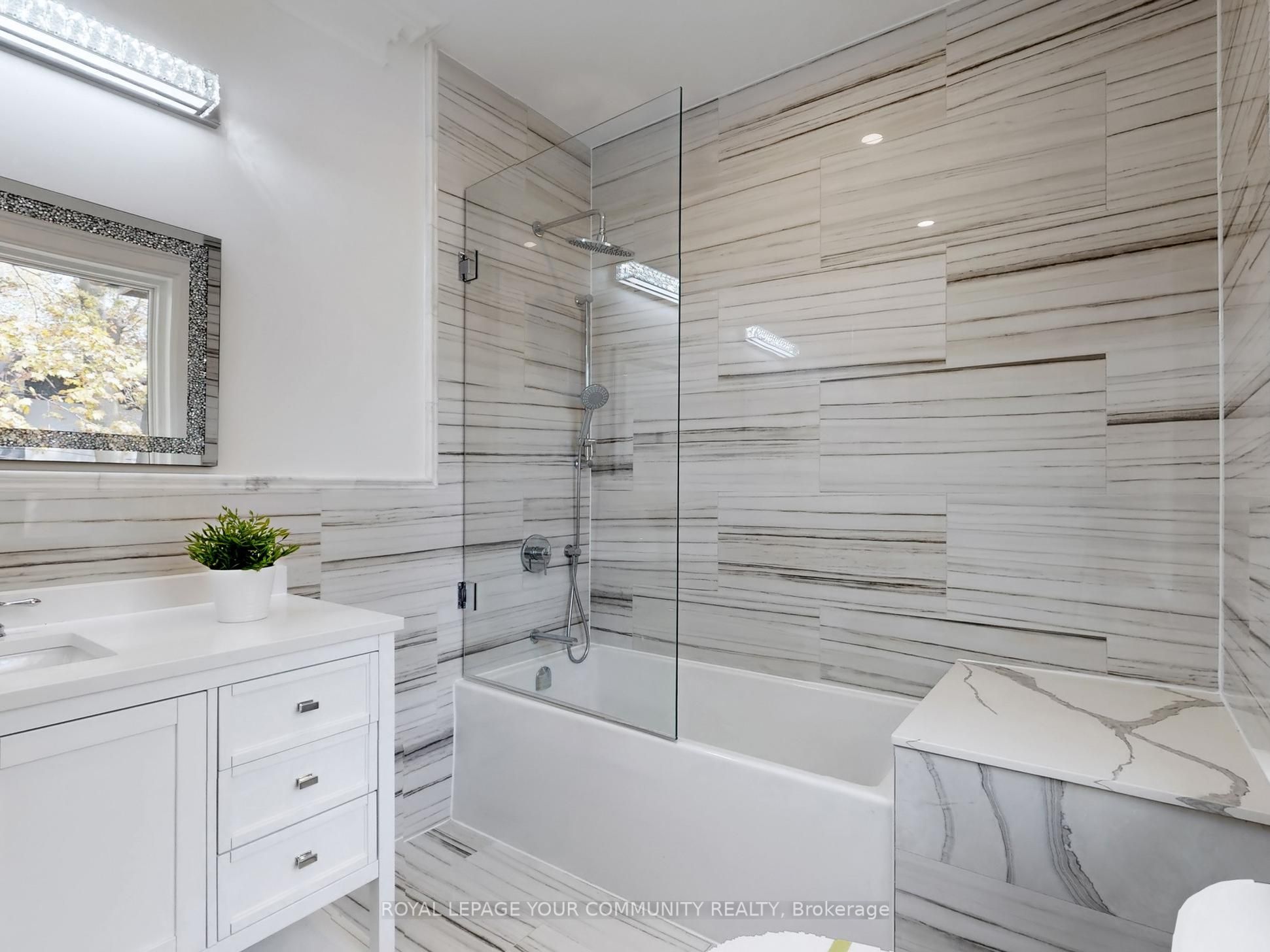 1257 Lakeshore Road W