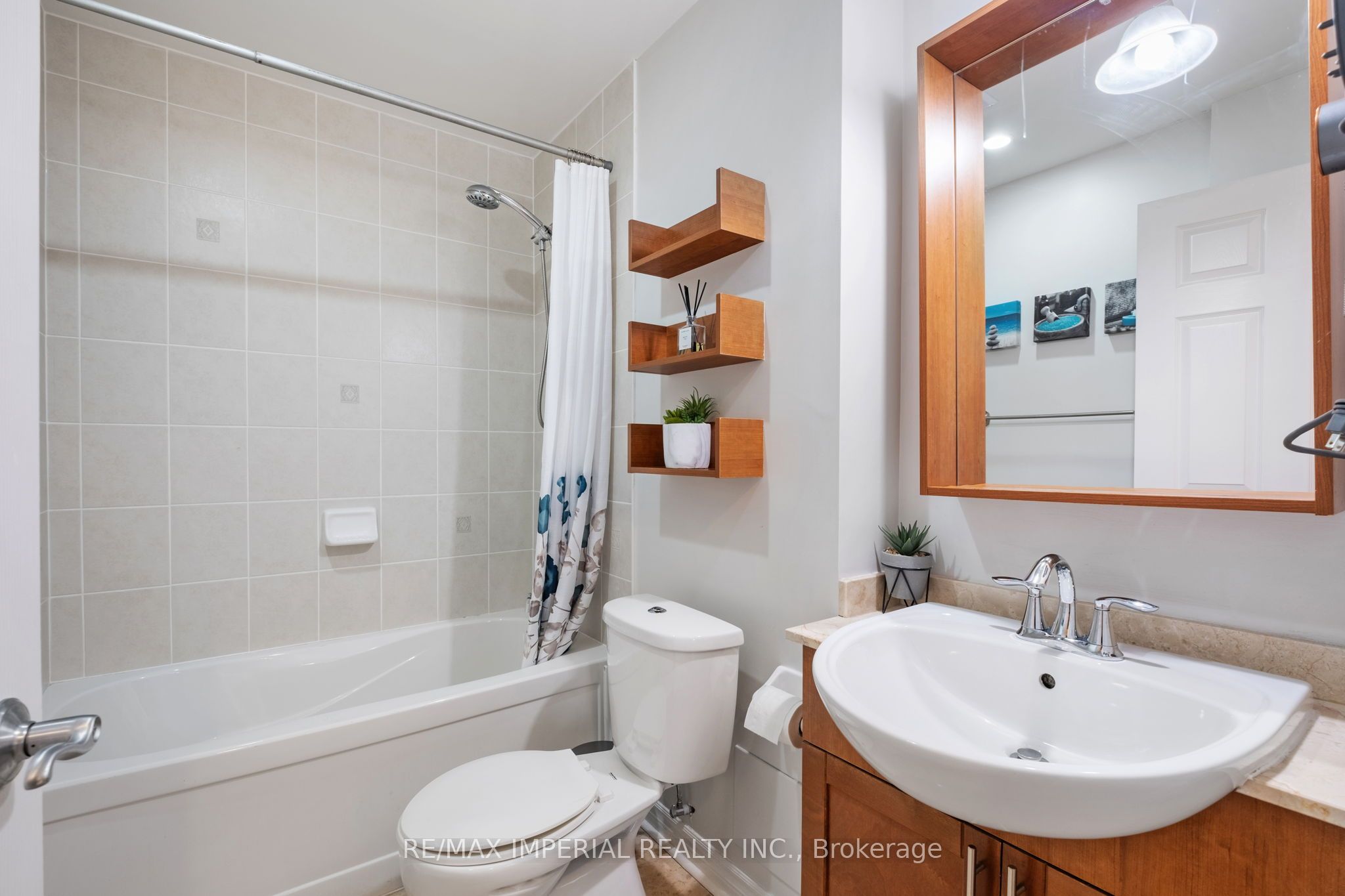 18 Holmes Avenue, #2210