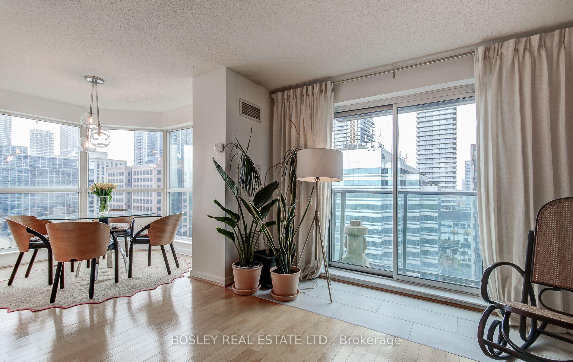 2 Bedrooms Condo at 8 Park, Toronto For sale