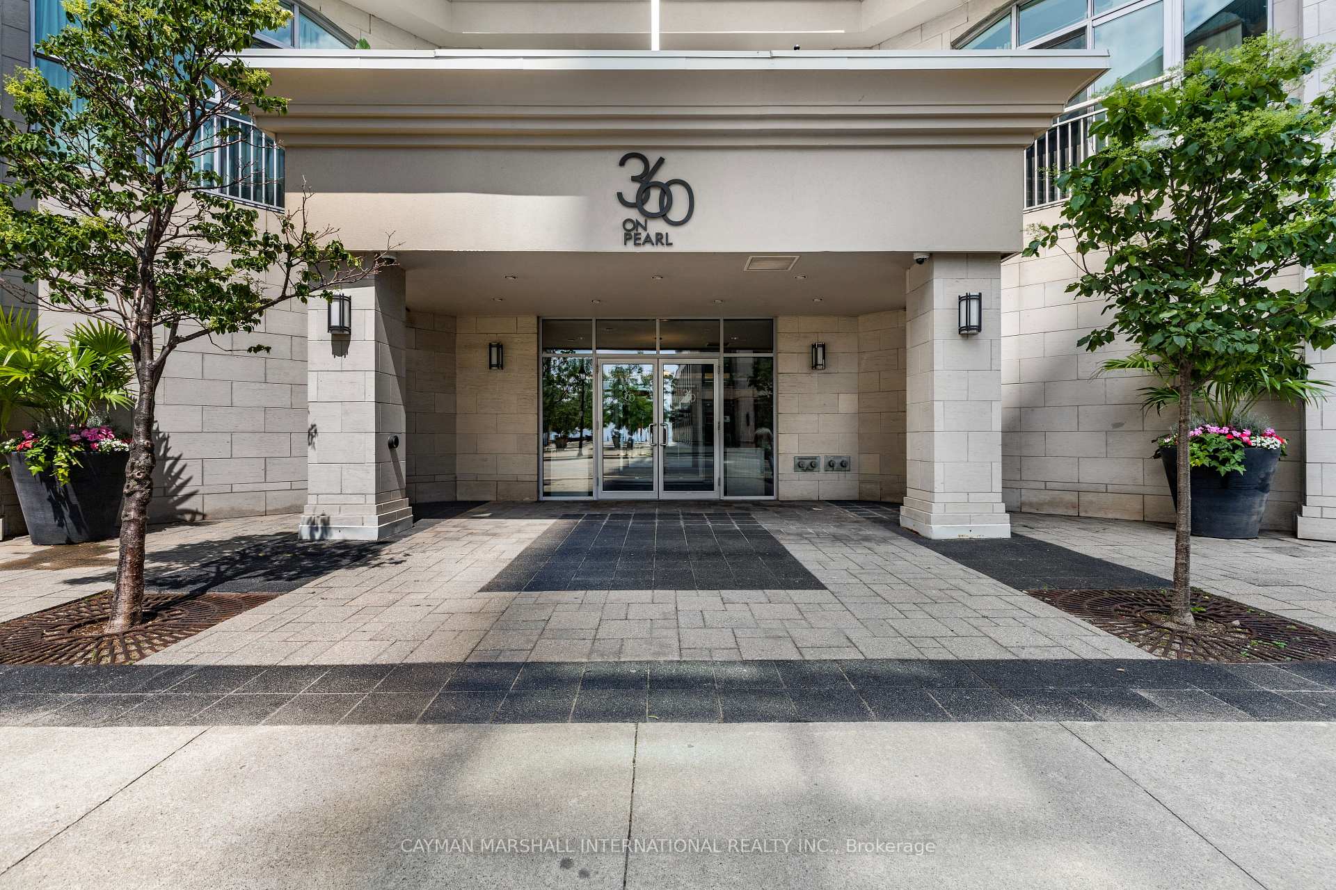 2 Bedrooms Condo at 360 Pearl, Burlington For sale