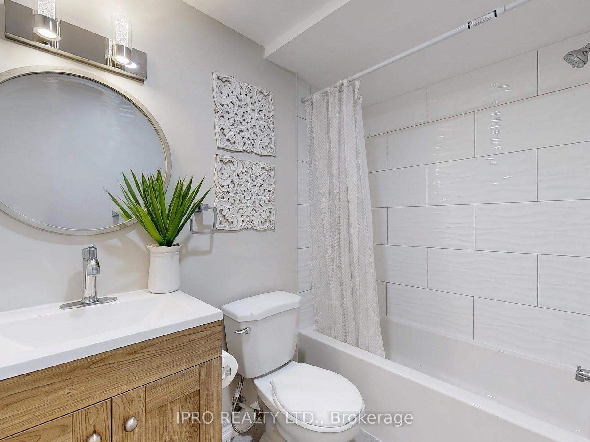 4 Bedrooms Condo at 61 Plum Tree, Toronto For sale