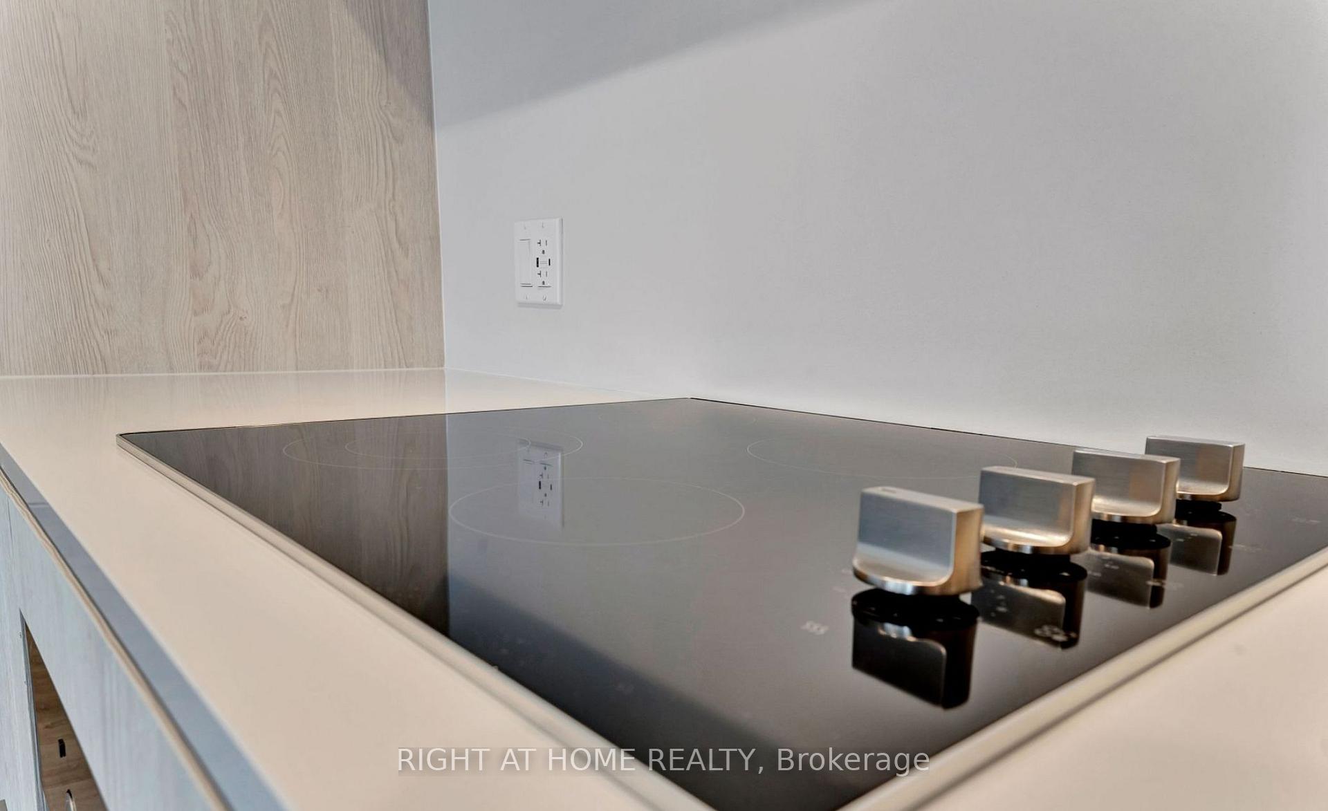 2 Bedrooms Condo at 1 Jarvis, Hamilton For sale