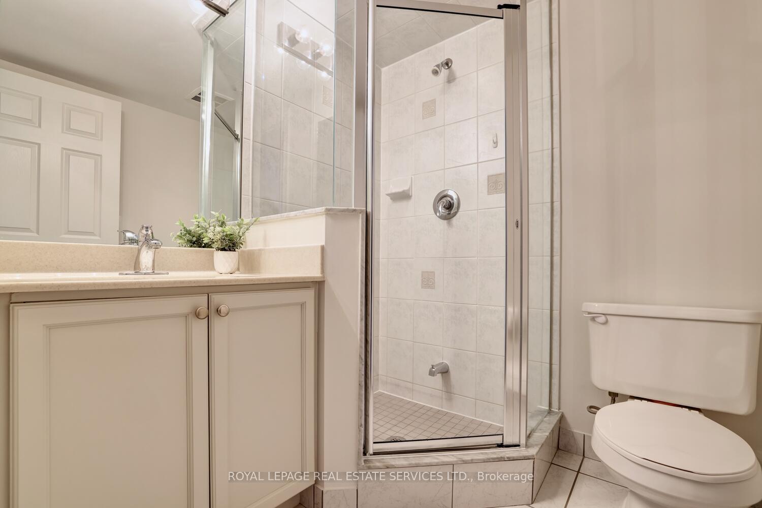 2 Bedrooms Condo at 5233 Dundas,  Toronto For sale