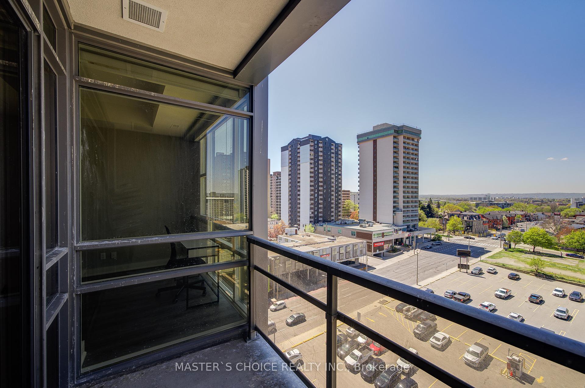 2 Bedrooms Condo at 150 Main, Hamilton For sale