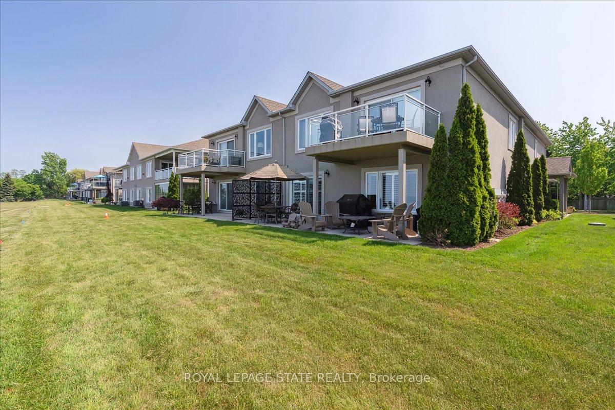 2 Bedrooms Condo at 484 Millen,  Hamilton For sale