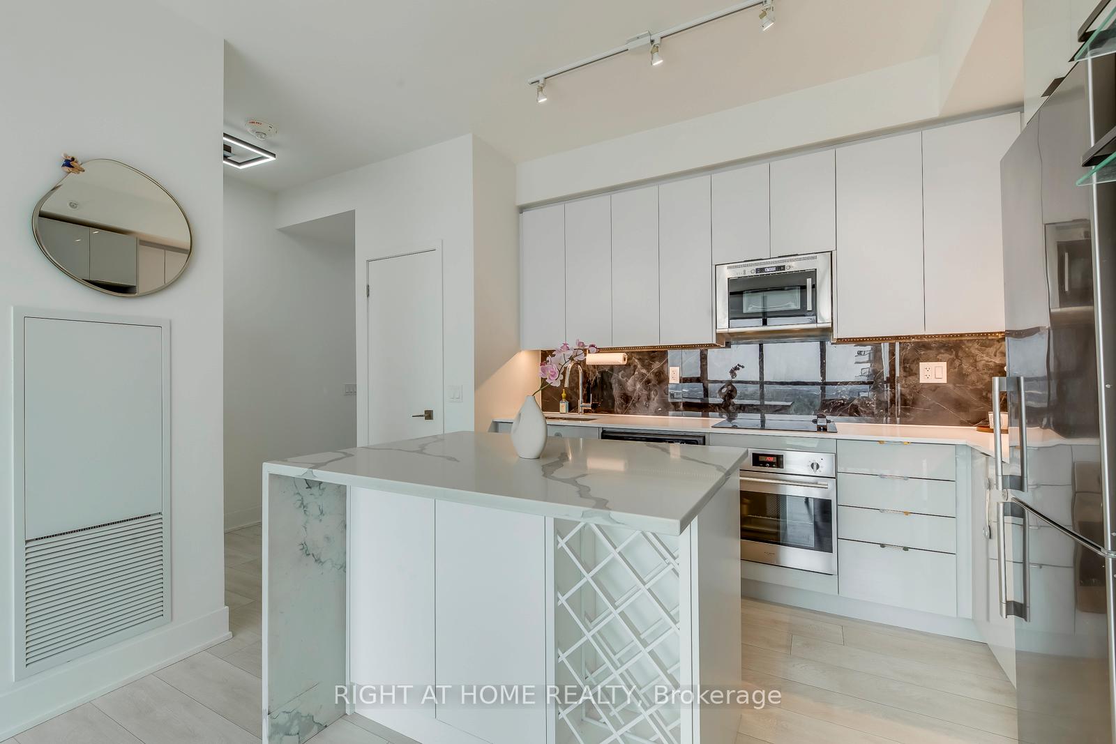 2 Bedrooms Condo at 2916 Highway 7, Vaughan For sale