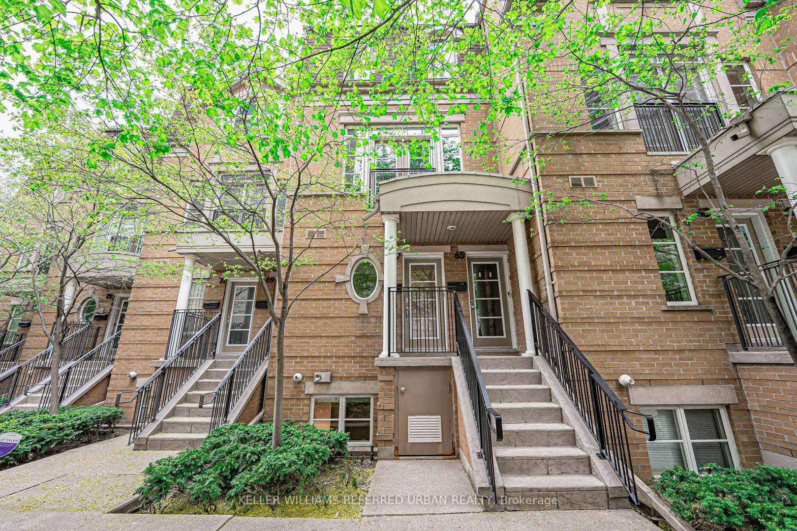 2 Bedrooms Condo at 67 Pleasant, Toronto For sale