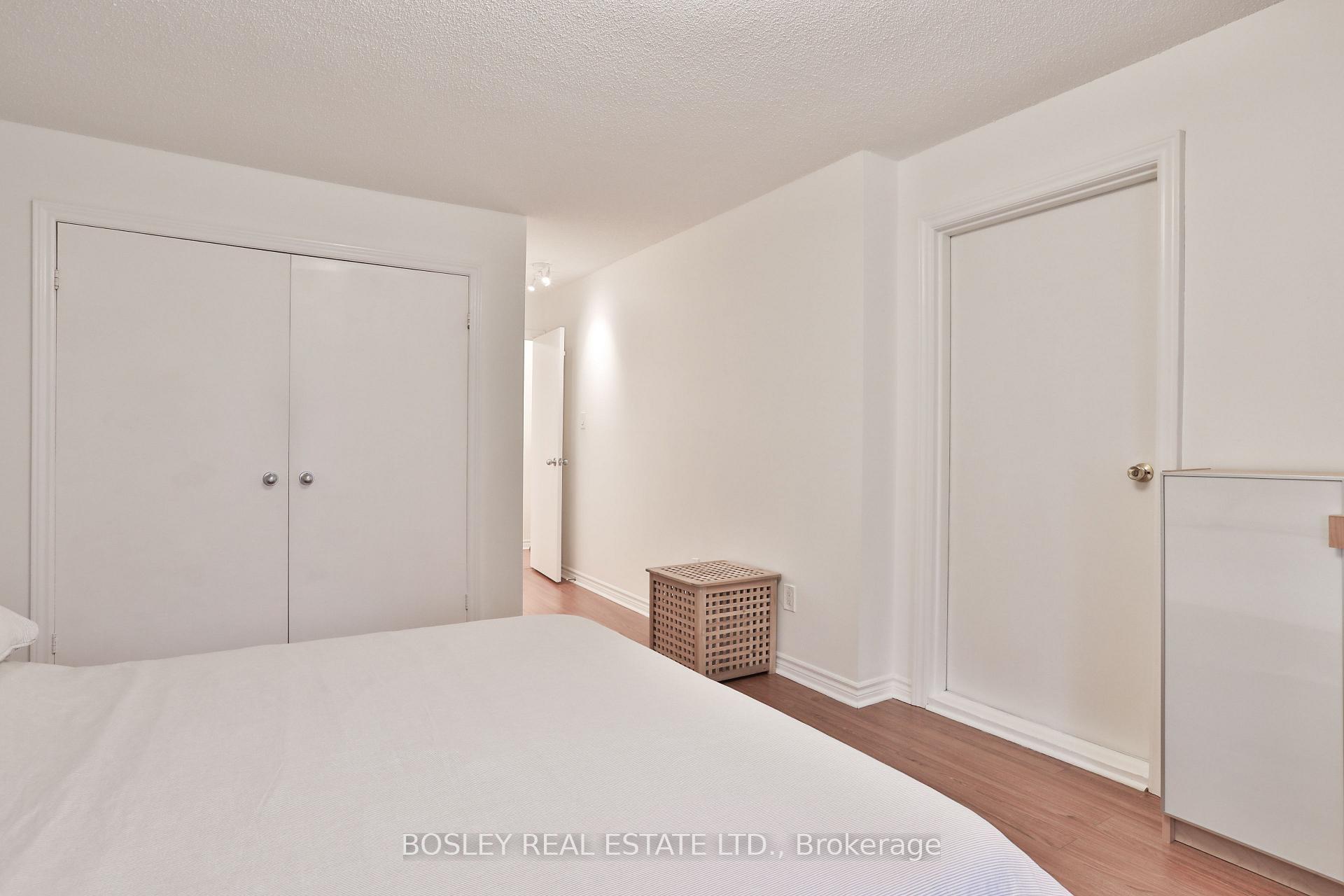 3 Bedrooms Condo at 1250 Mississauga Valley, Mississauga For sale