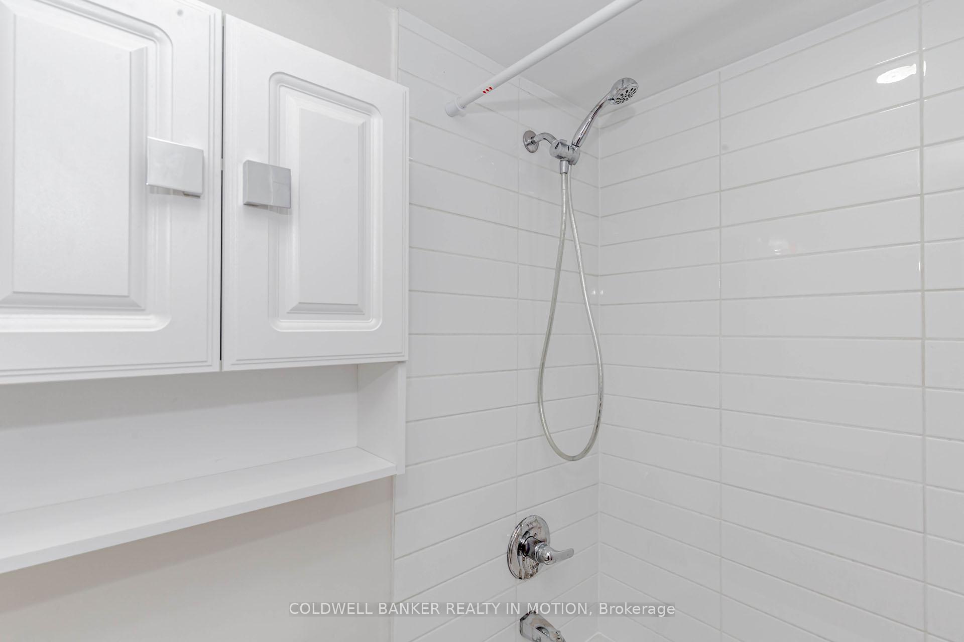 2 Bedrooms Condo at 4975 Southampton, Mississauga For sale