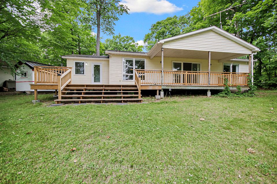 210 Pickerel Point