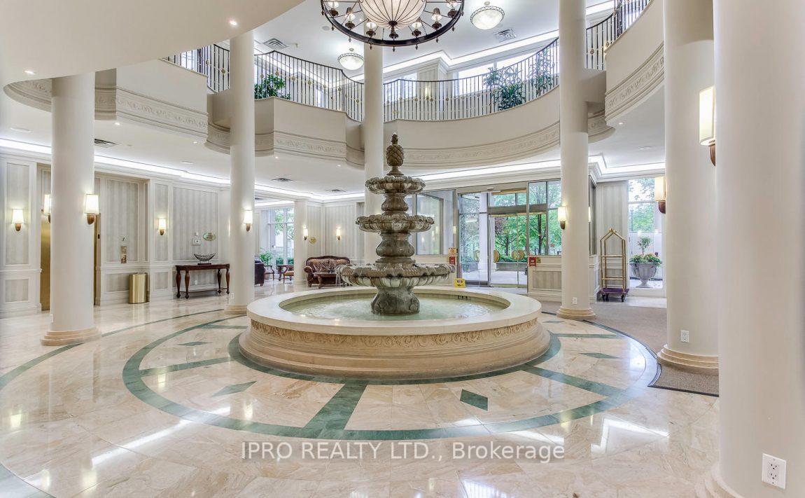 3 Bedrooms Condo at 25 Kingsbridge, Mississauga For sale