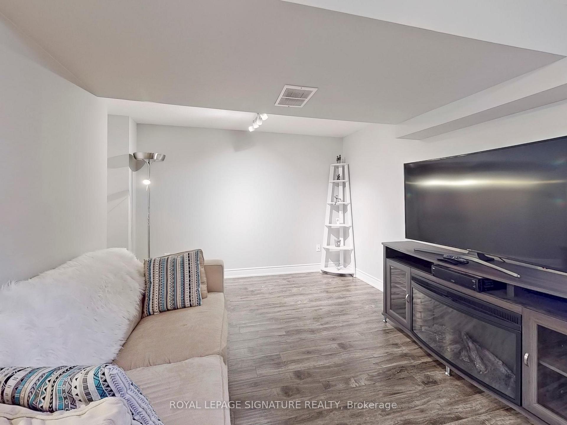 3 Bedrooms Condo at 99 Panabaker, Hamilton For sale
