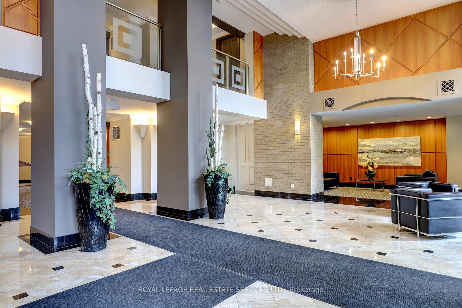 2 Bedrooms Condo at 2190 Lakeshore, Burlington For sale