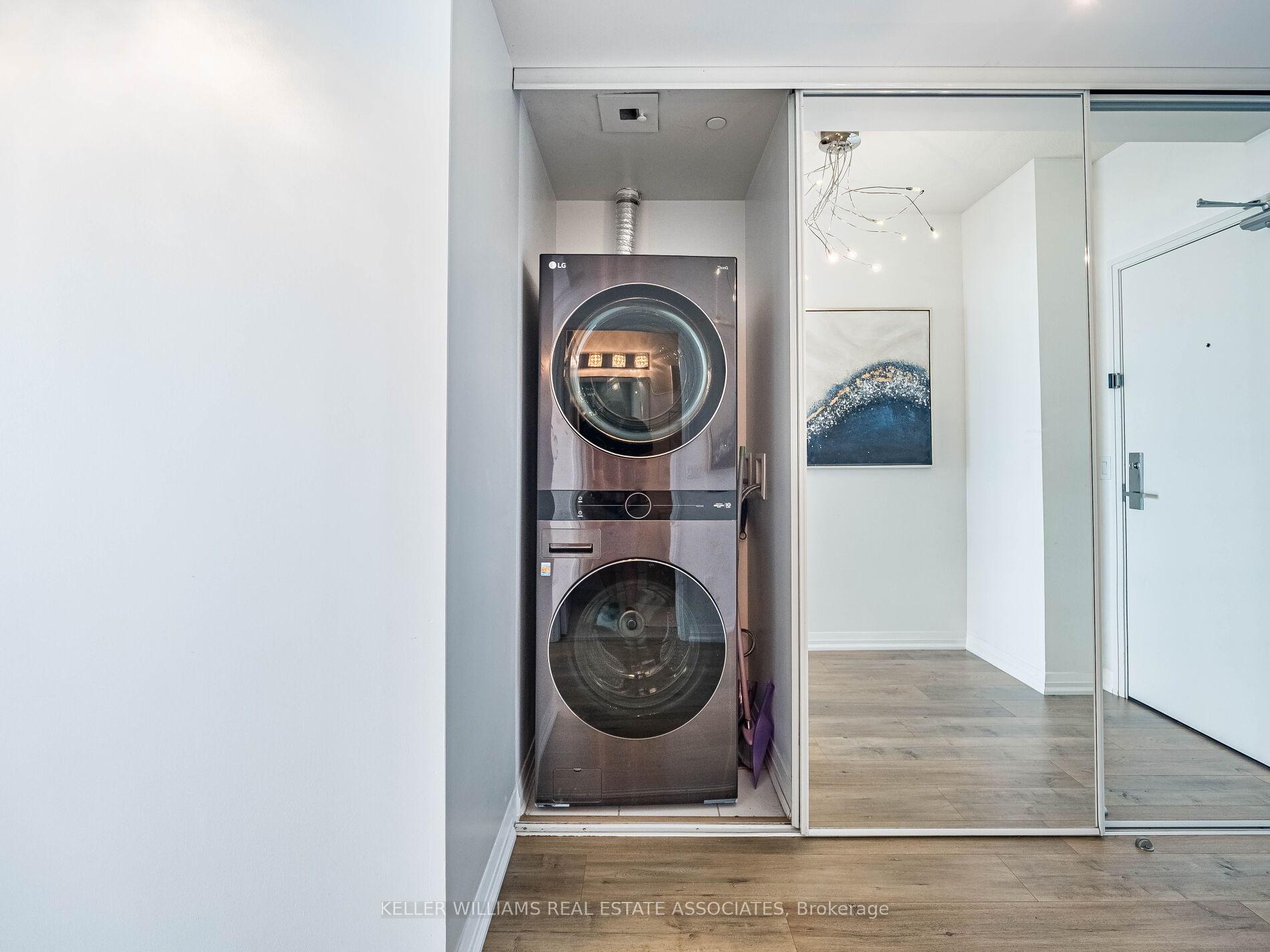 3 Bedrooms Condo at 59 Annie Craig, Toronto For sale