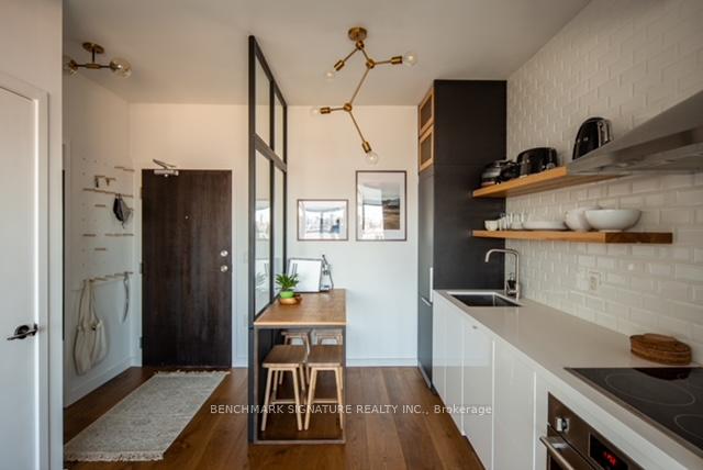 2 Bedrooms Condo at 36 Lisgar, Toronto For sale