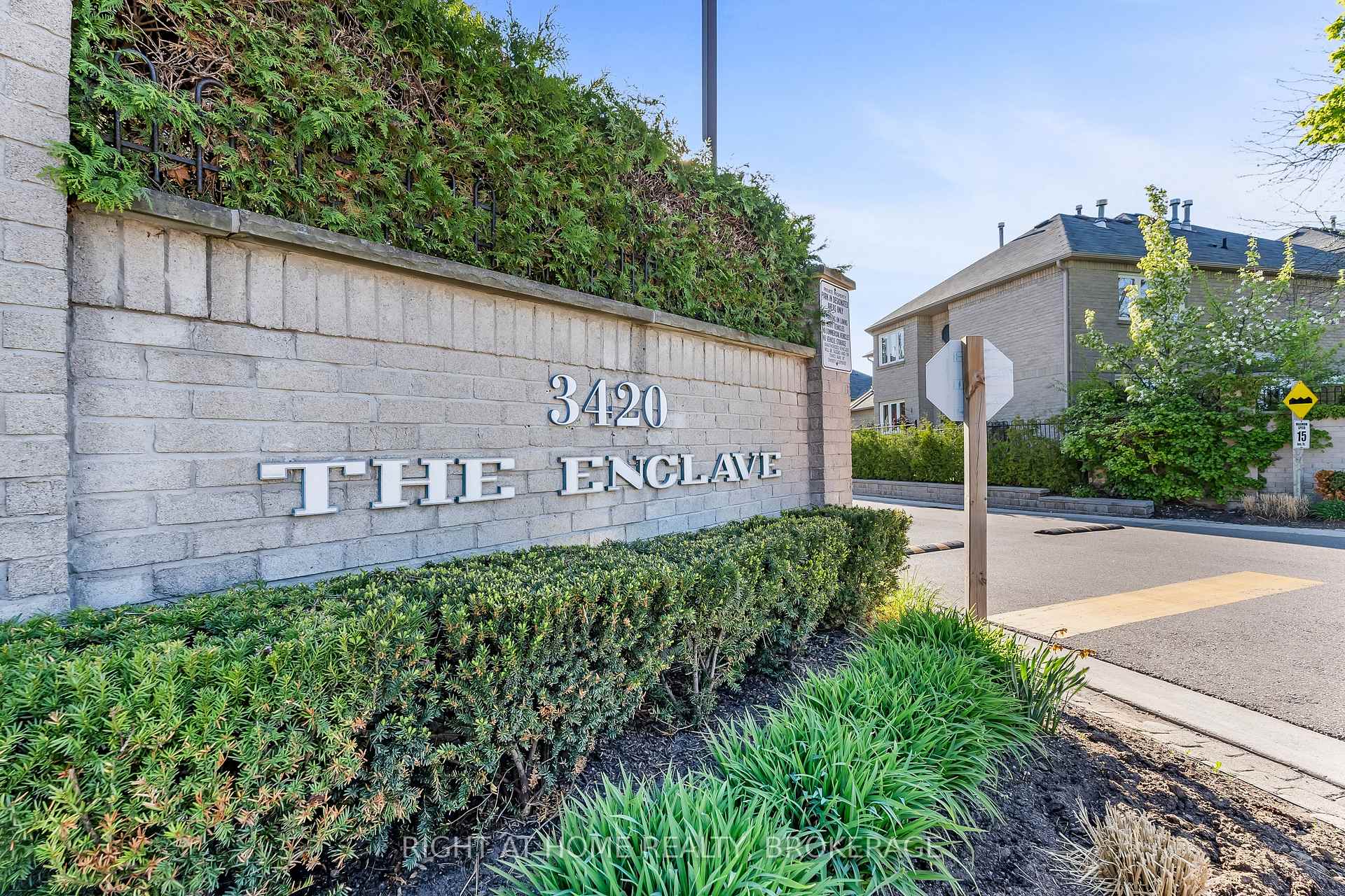 3 Bedrooms Condo at 3420 South Millway, Mississauga For sale