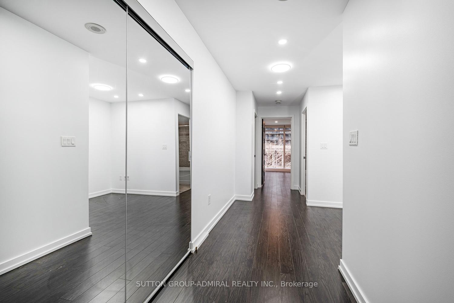 3 Bedrooms Condo at 18 Capreol, Toronto For sale