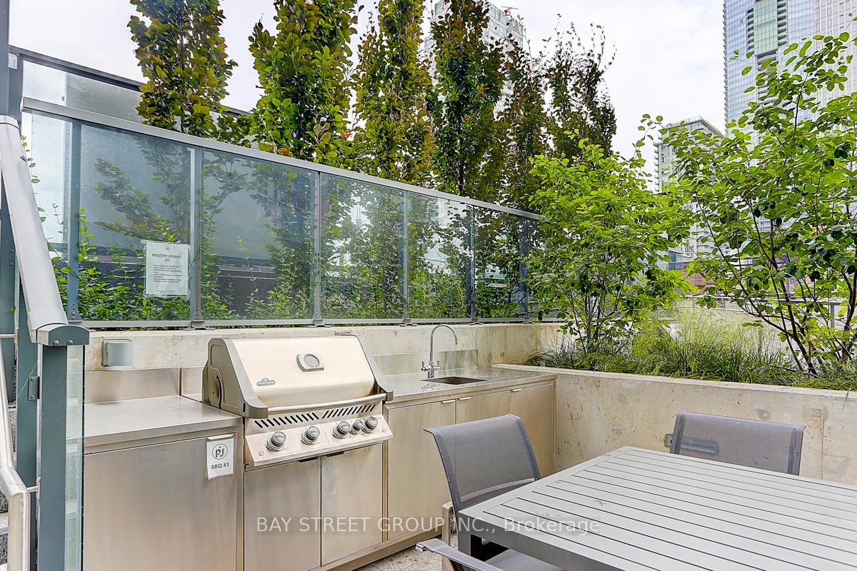 2 Bedrooms Condo at 99 John, Toronto For sale