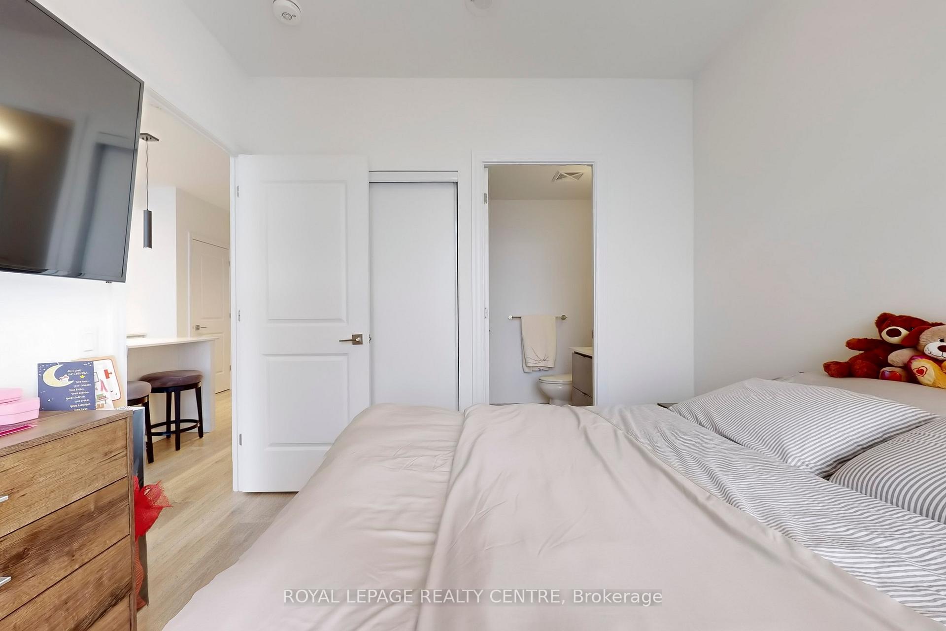 2 Bedrooms Condo at 36 ELM,  Mississauga For sale