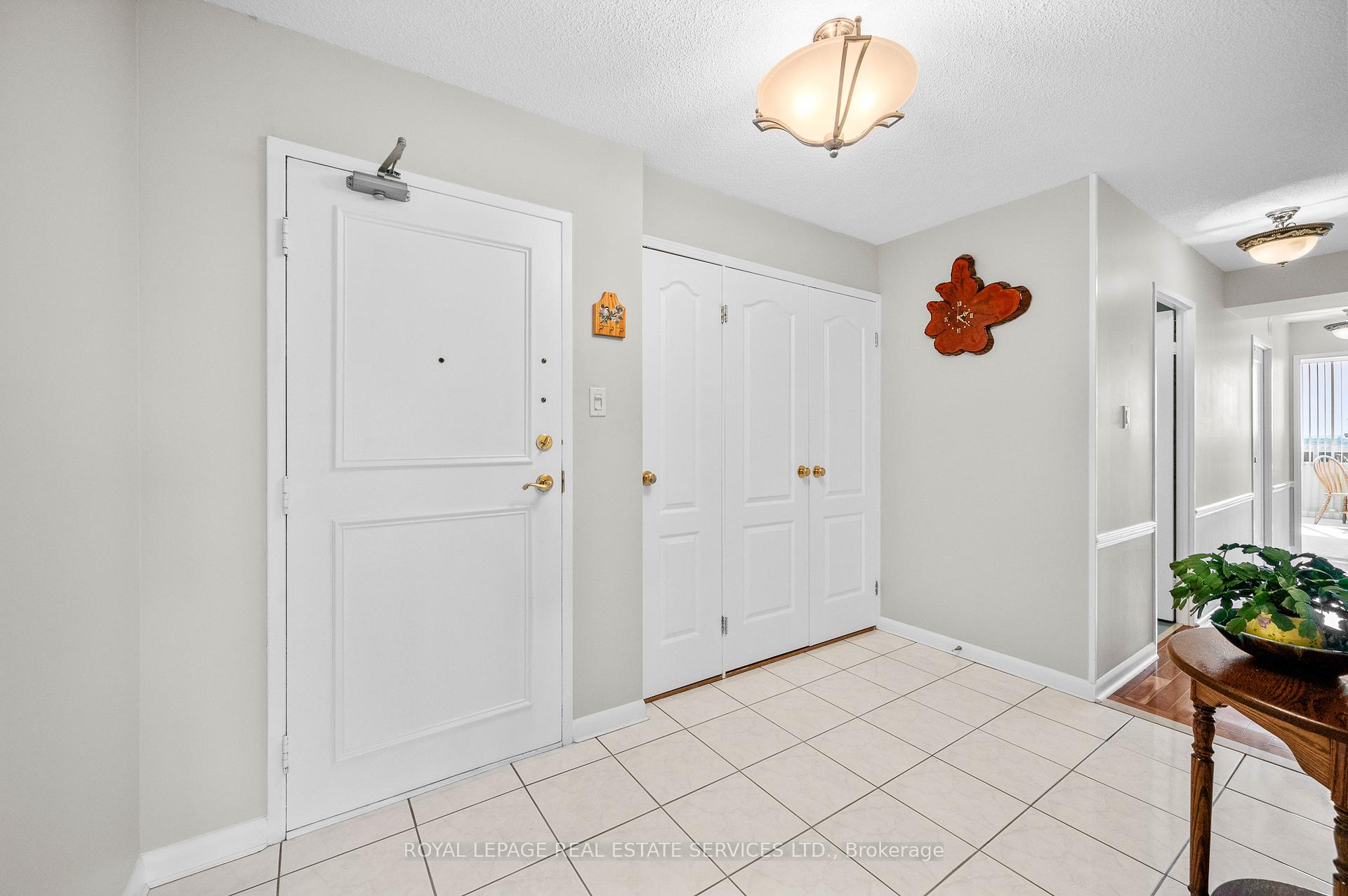 2 Bedrooms Condo at 2185 Marine,  Oakville For sale