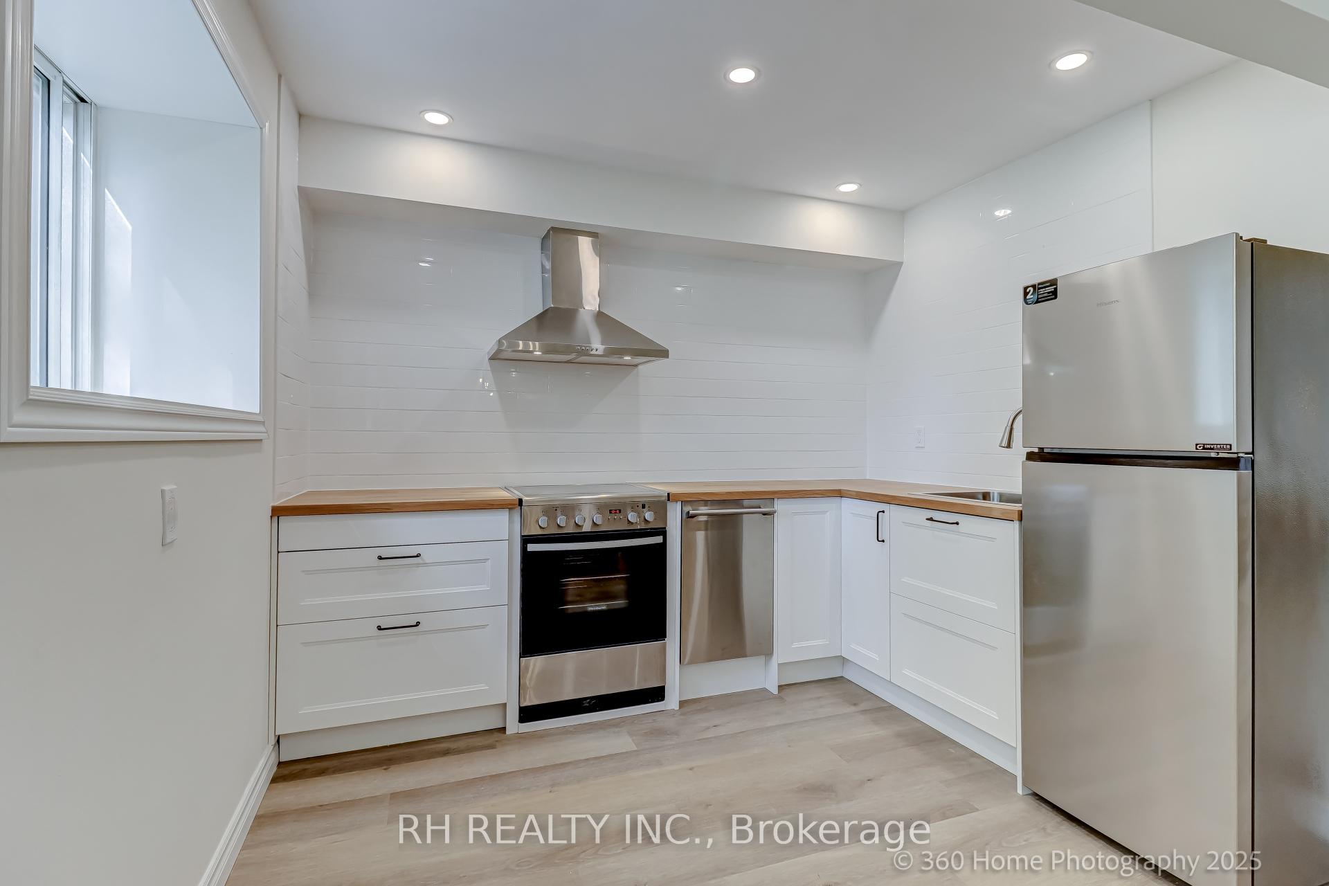 4 Bedrooms Condo at 25 Collinsgrove, Toronto For sale