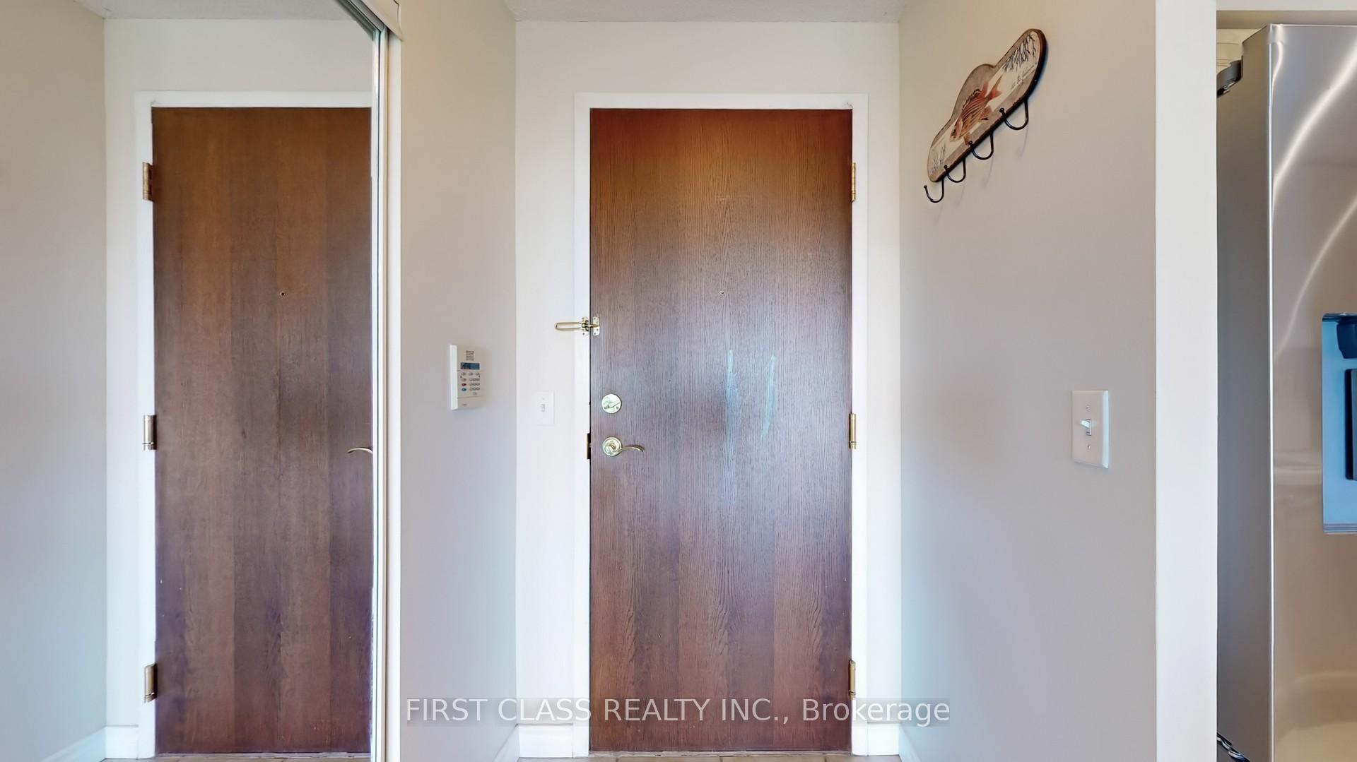 2 Bedrooms Condo at 2585 Erin Centre, Mississauga For sale