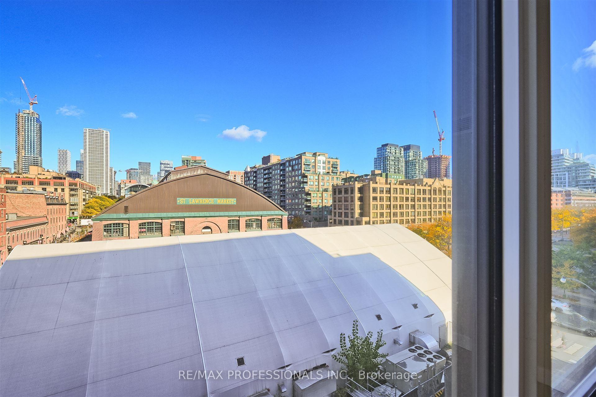 2 Bedrooms Condo at 3 Market, Toronto For sale