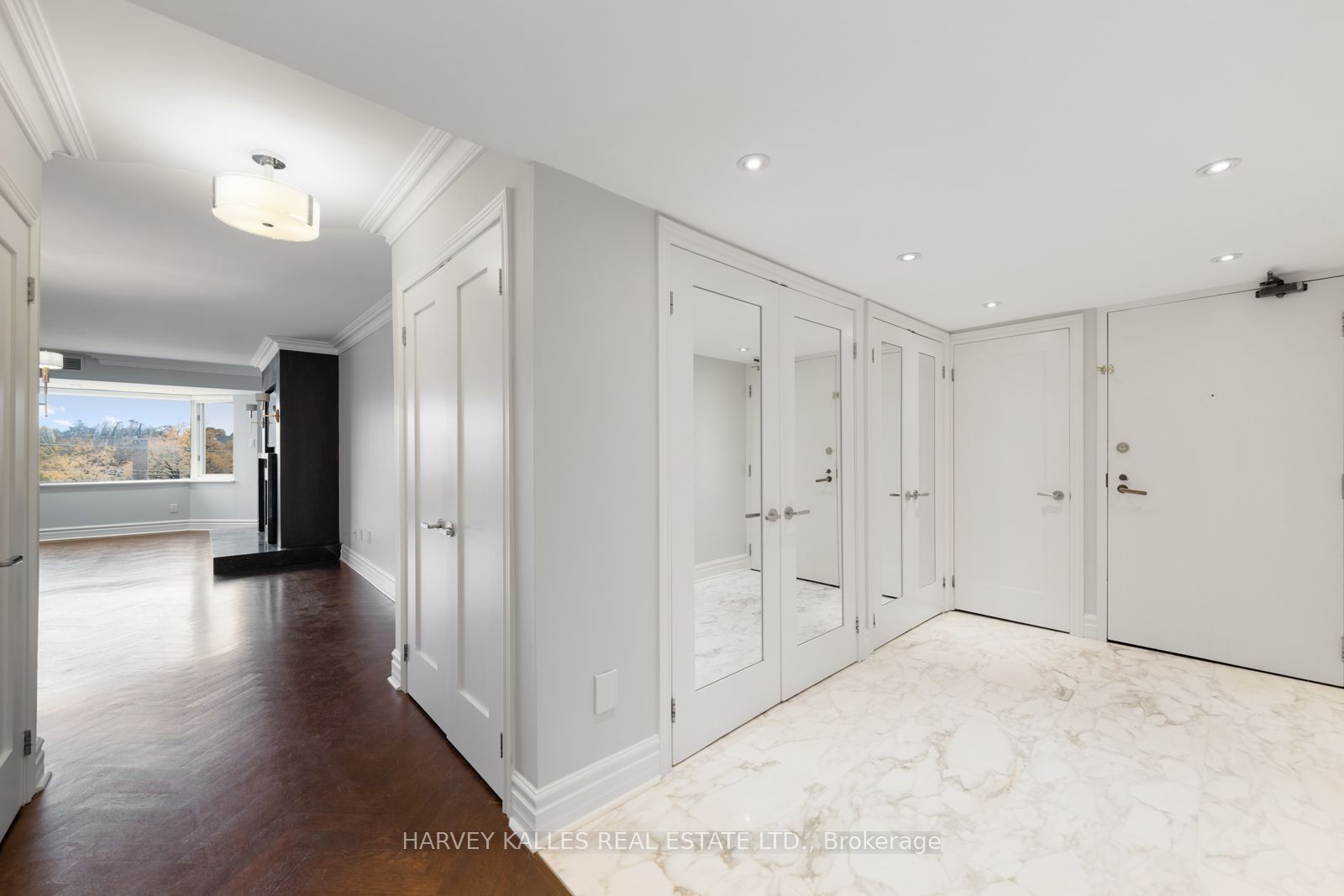 70 Elmsthorpe Avenue PH-401