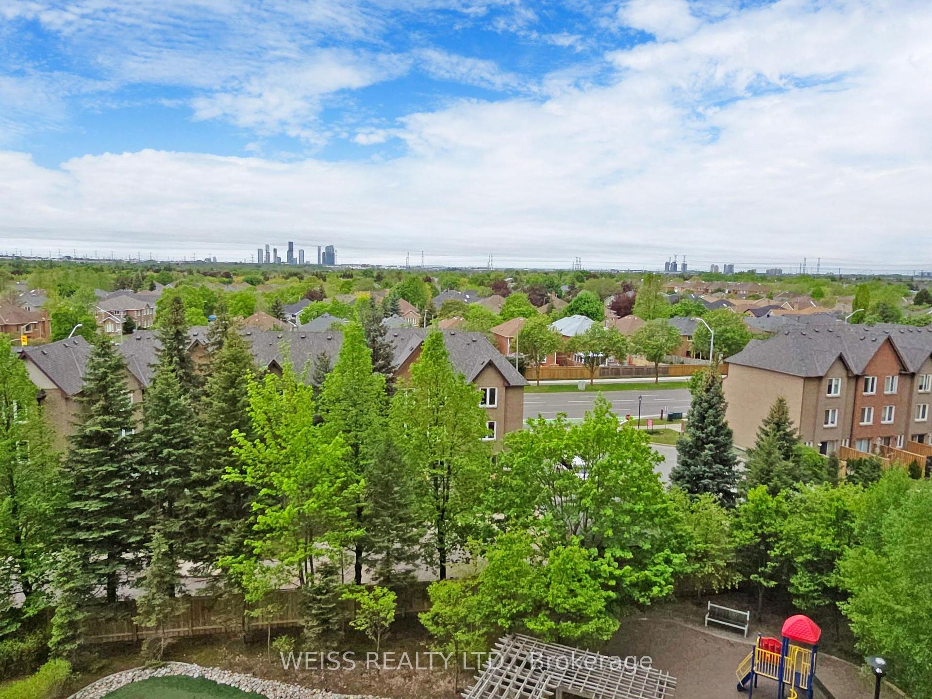 3 Bedrooms Condo at 88 Promenade, Vaughan For sale