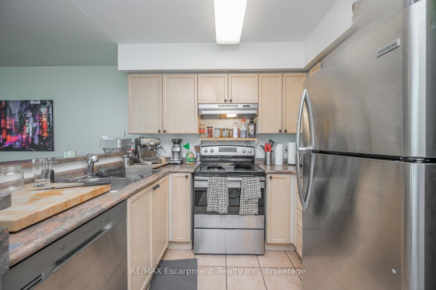 2 Bedrooms Condo at 250 MANITOBA, Toronto For sale