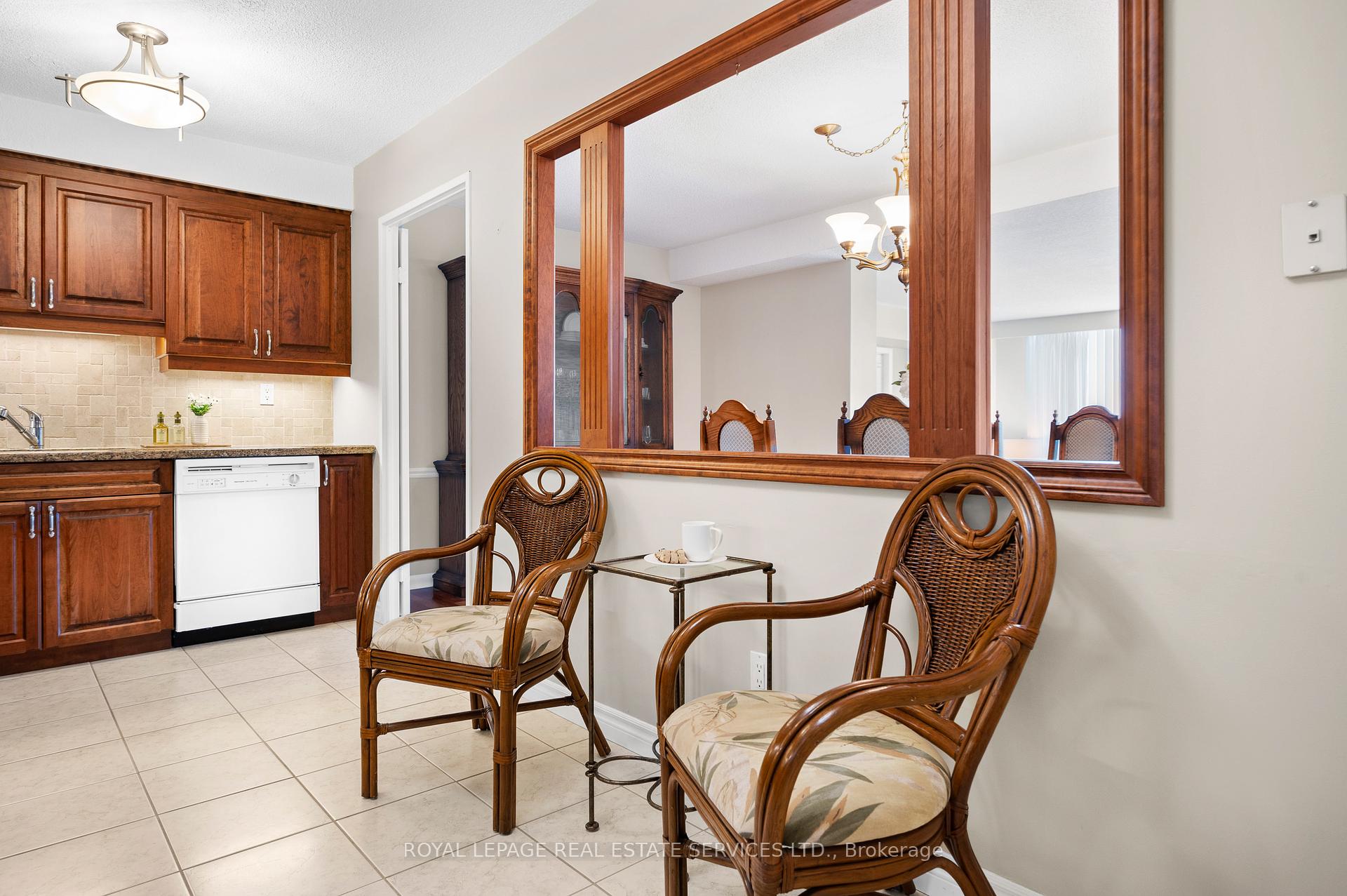 2 Bedrooms Condo at 2185 Marine,  Oakville For sale
