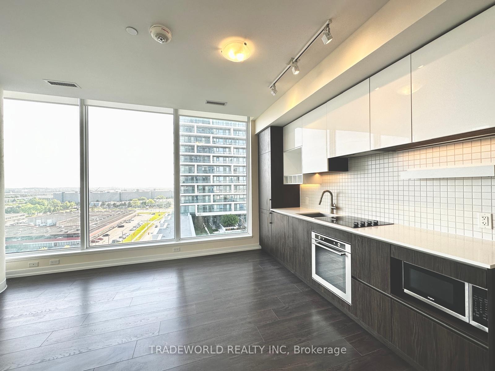 3 Bedrooms Condo at 898 Portage, Vaughan For sale