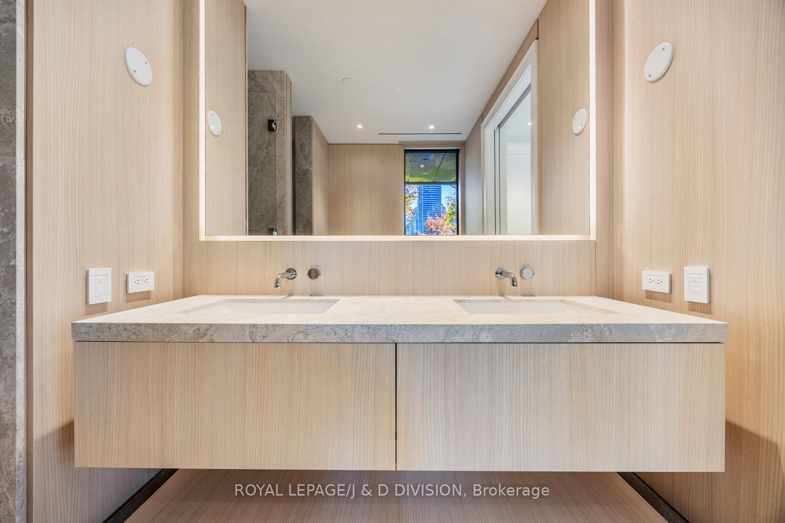 2 Bedrooms Condo at 7 Dale,  Toronto For sale