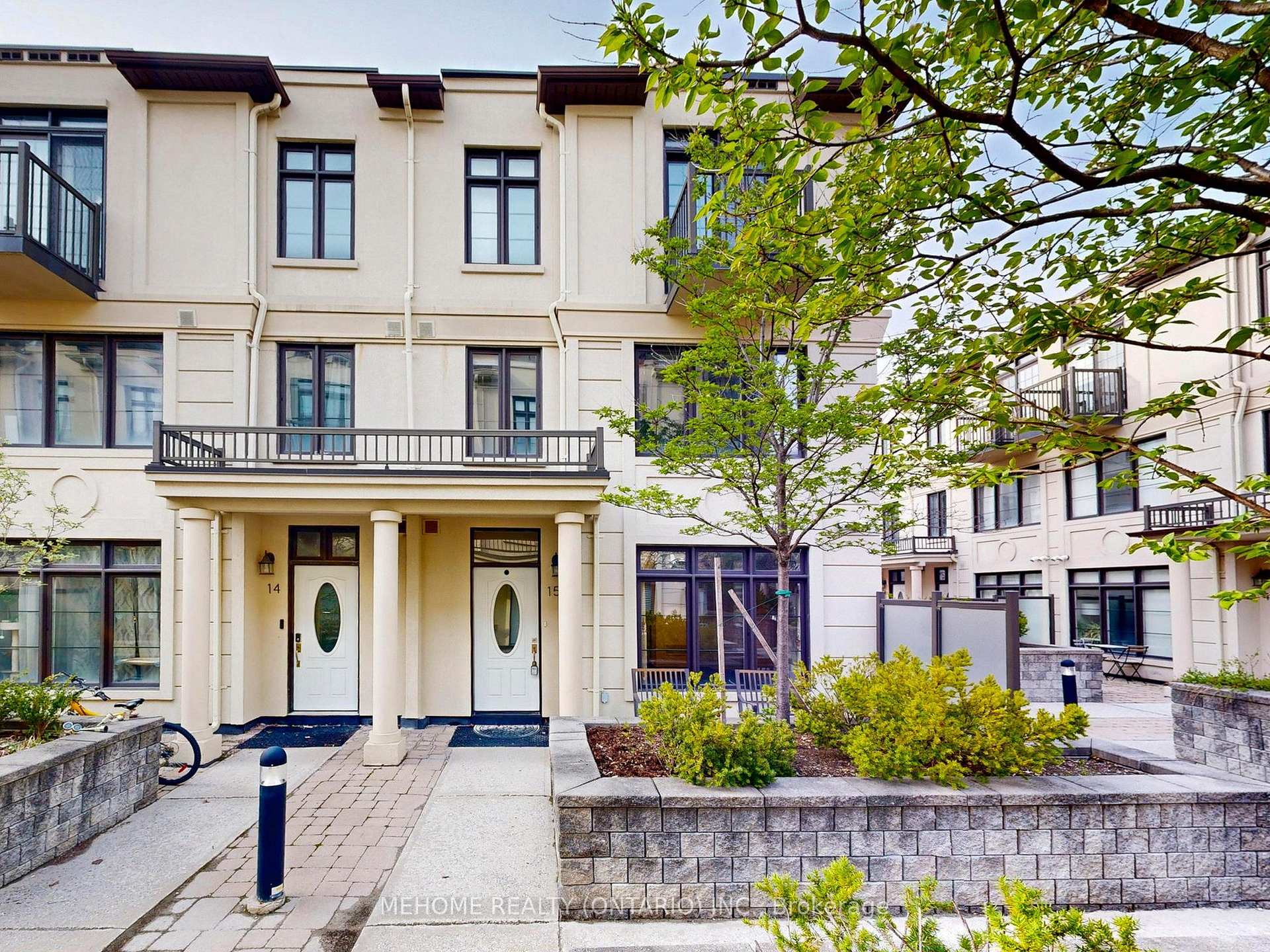3 Bedrooms Condo at 7 Brighton, Vaughan For sale