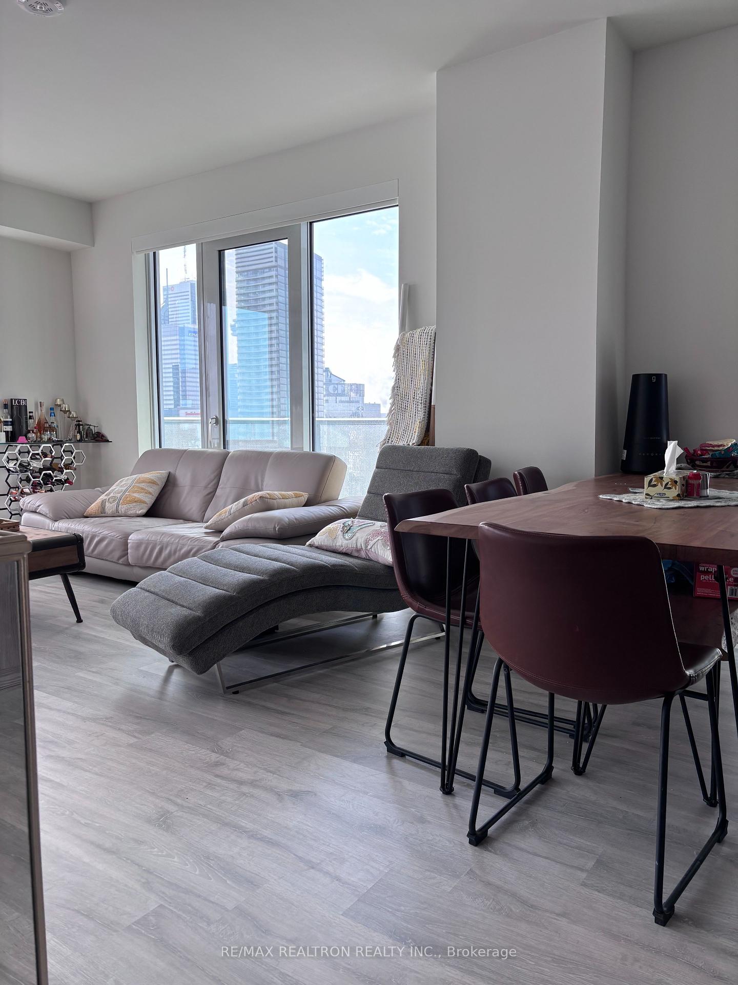 3 Bedrooms Condo at 100 Dalhousie, Toronto For sale