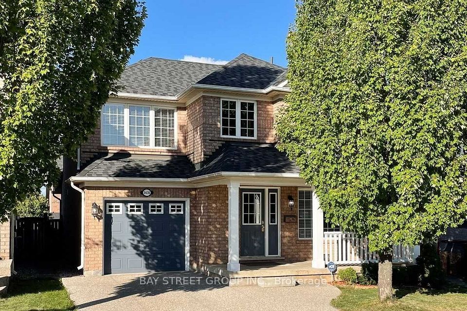 2436 Cornerbrooke Crescent, Oakville, ON L6M 4B6