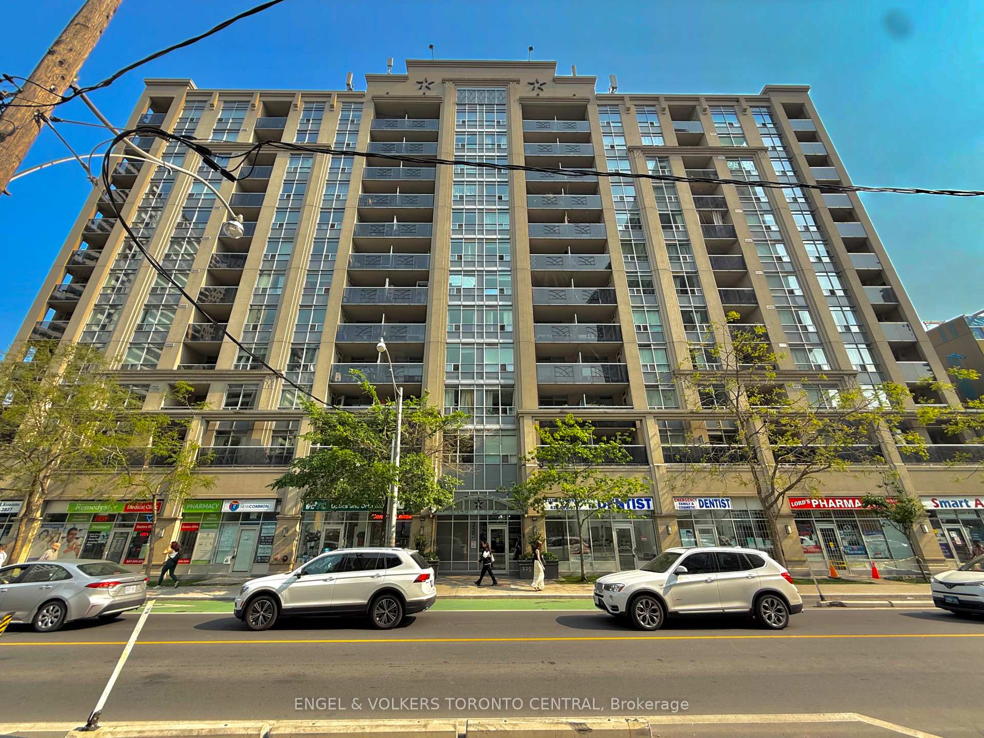 2 Bedrooms Condo at 225 Wellesley, Toronto For sale
