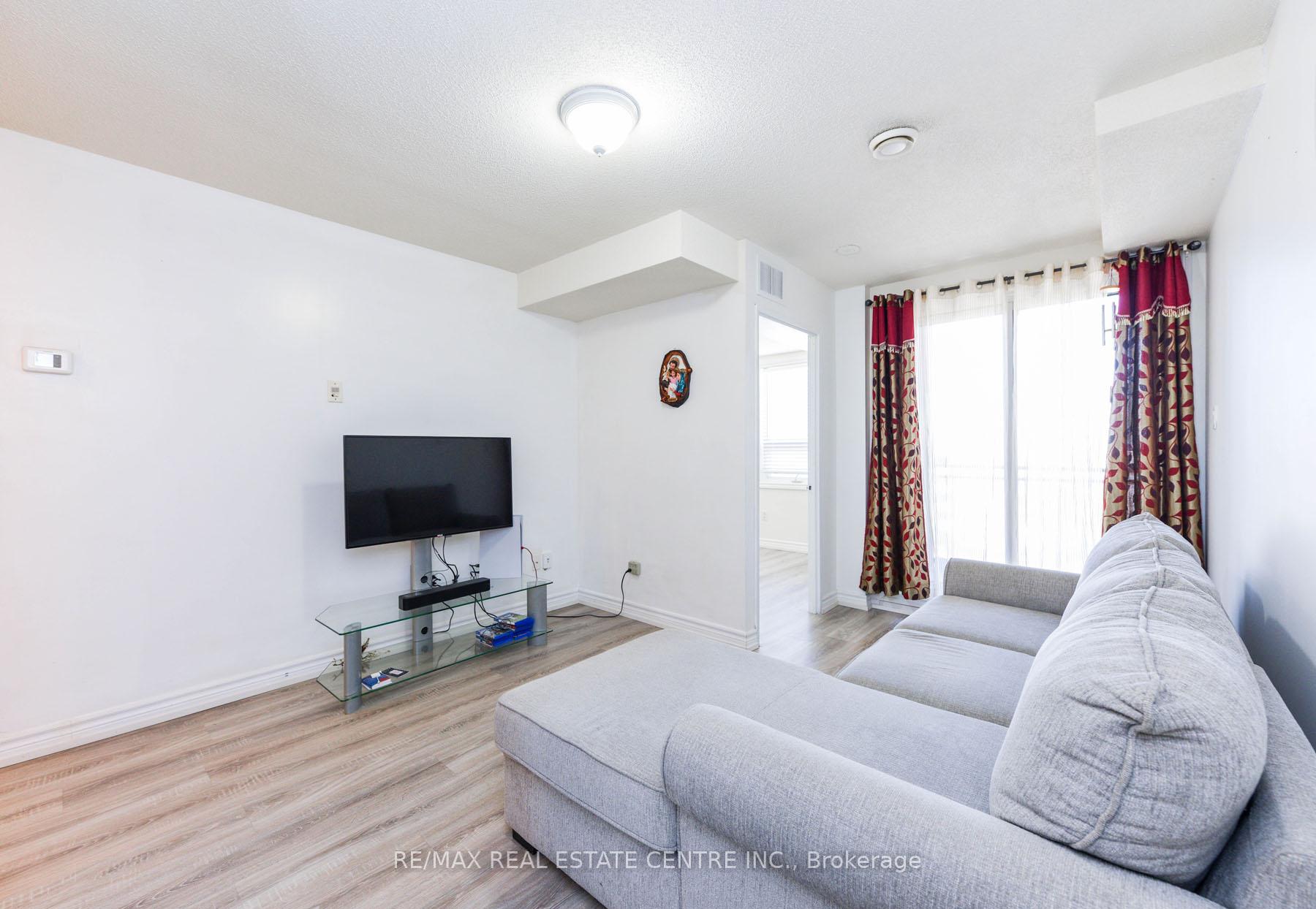 3 Bedrooms Condo at 7405 Goreway, Mississauga For sale
