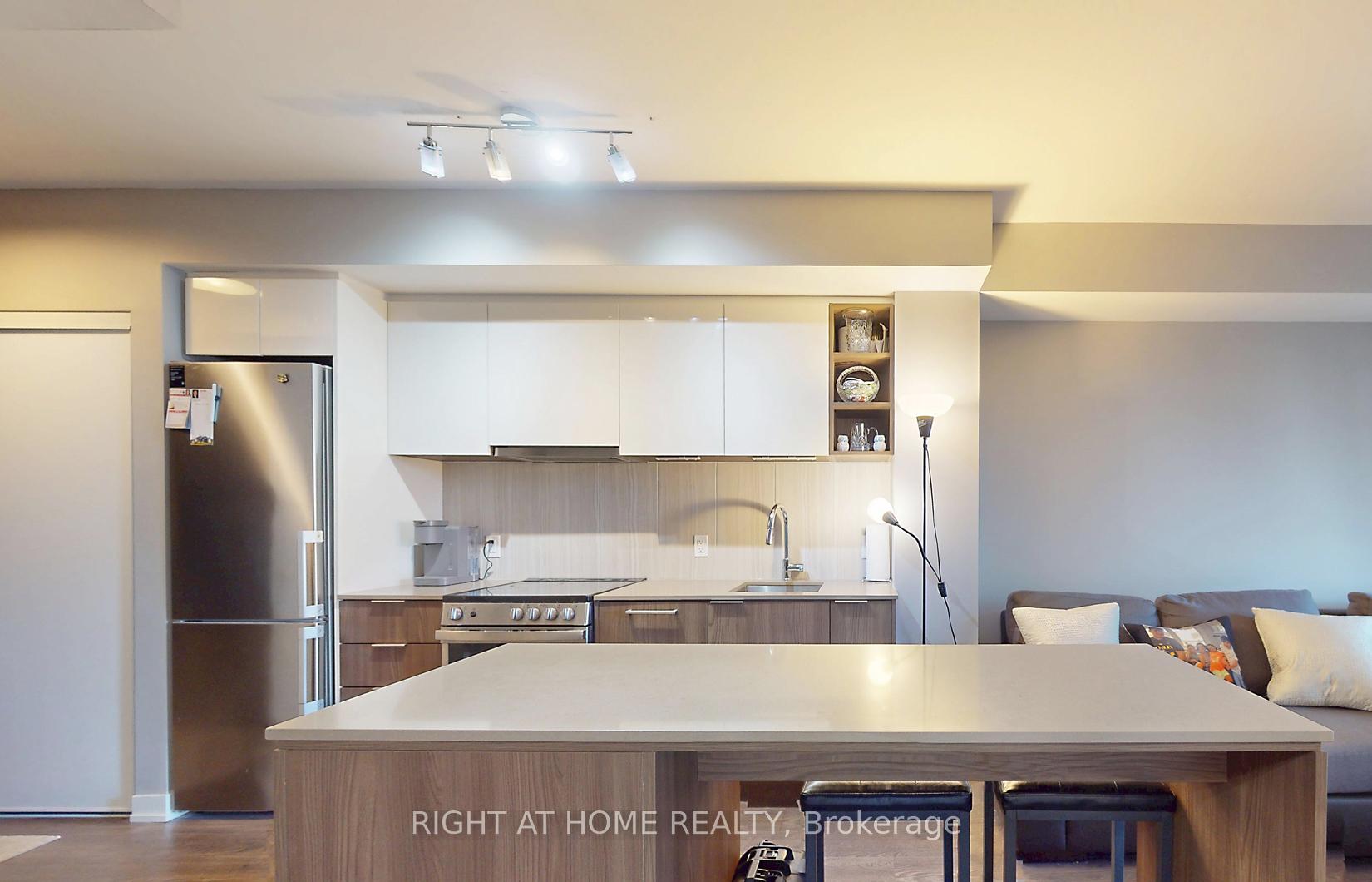 1 Bedroom Condo at 31 Tippet,  Toronto For sale