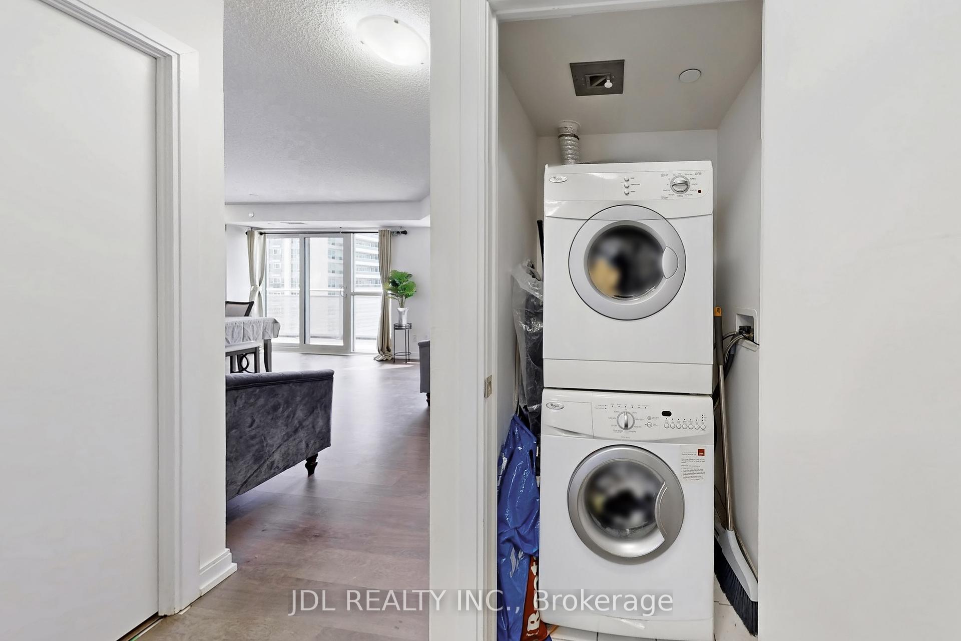 2 Bedrooms Condo at 255 Village Green, Toronto For sale
