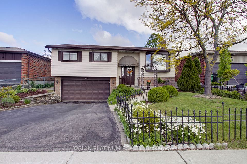 885 Forestwood