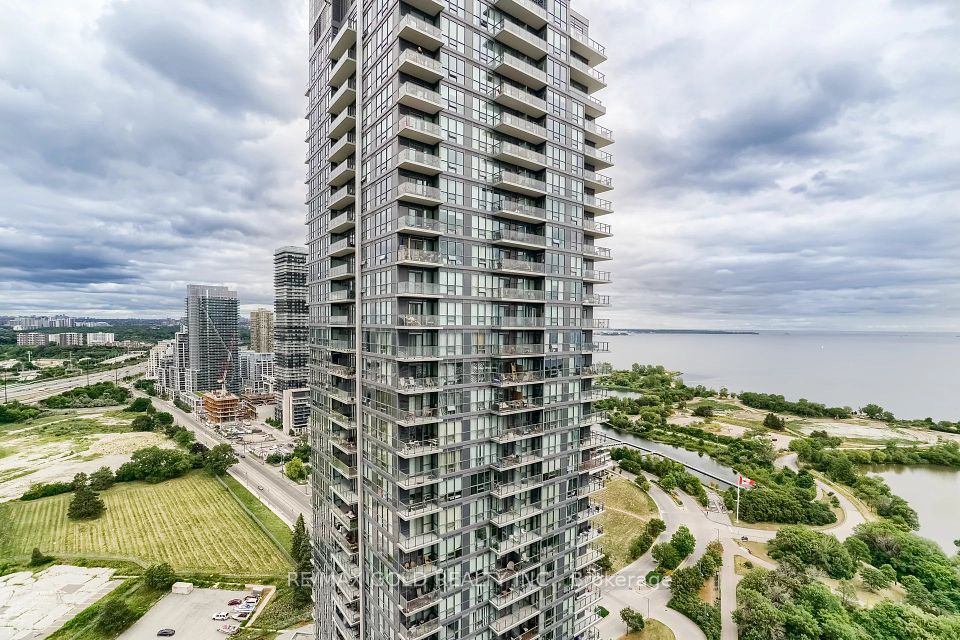 2212 Lakeshore